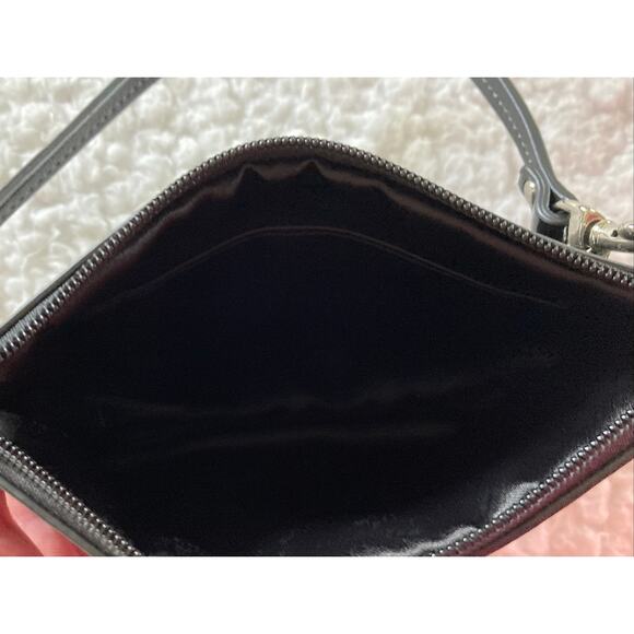 Coach black patent leather signature wristlet with C signature logo - Picture 6 of 6